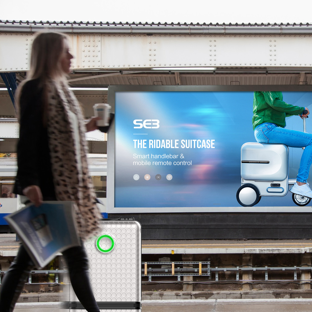 AirwheelSR5 robotic suitcase follows you