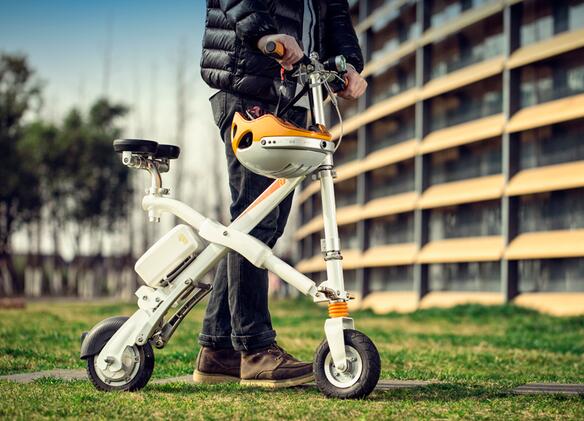 En este momento, debería hacer un paseo en el aire libre con un scooter eléctrico Airwheel, lo que puede realmente liberar su alma y mente.